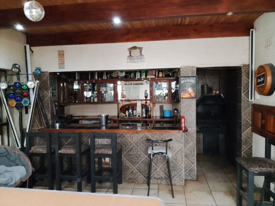 5 Bedroom Property for Sale in Lourenspark North West